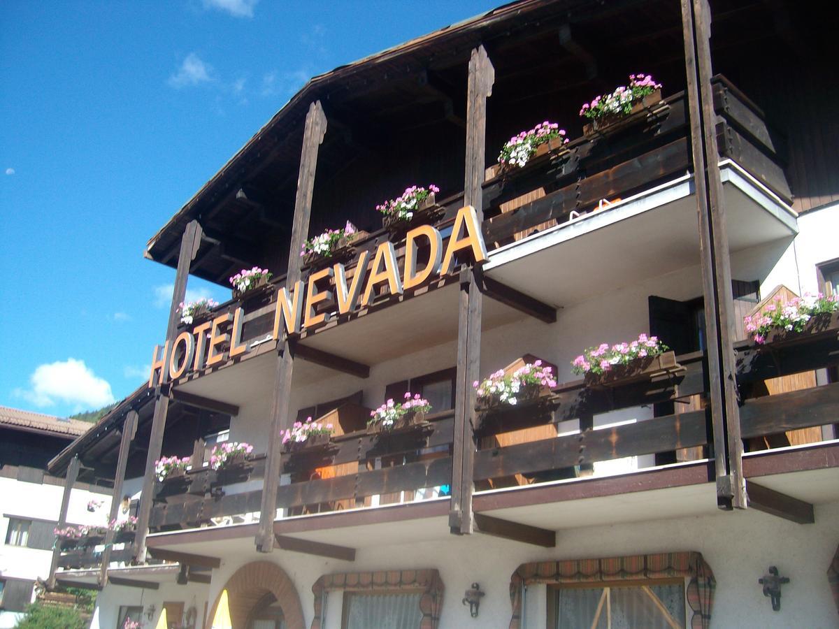 Hotel Nevada Campitello di Fassa Exteriör bild